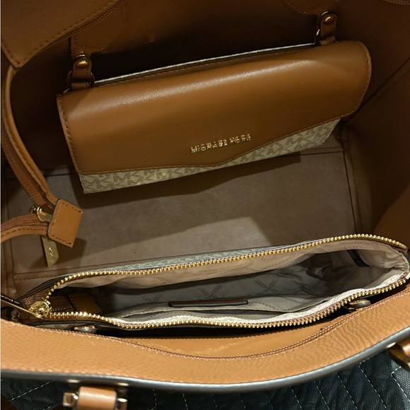 Michael Kors 3 in 1 Tote - Picture 15 of 16